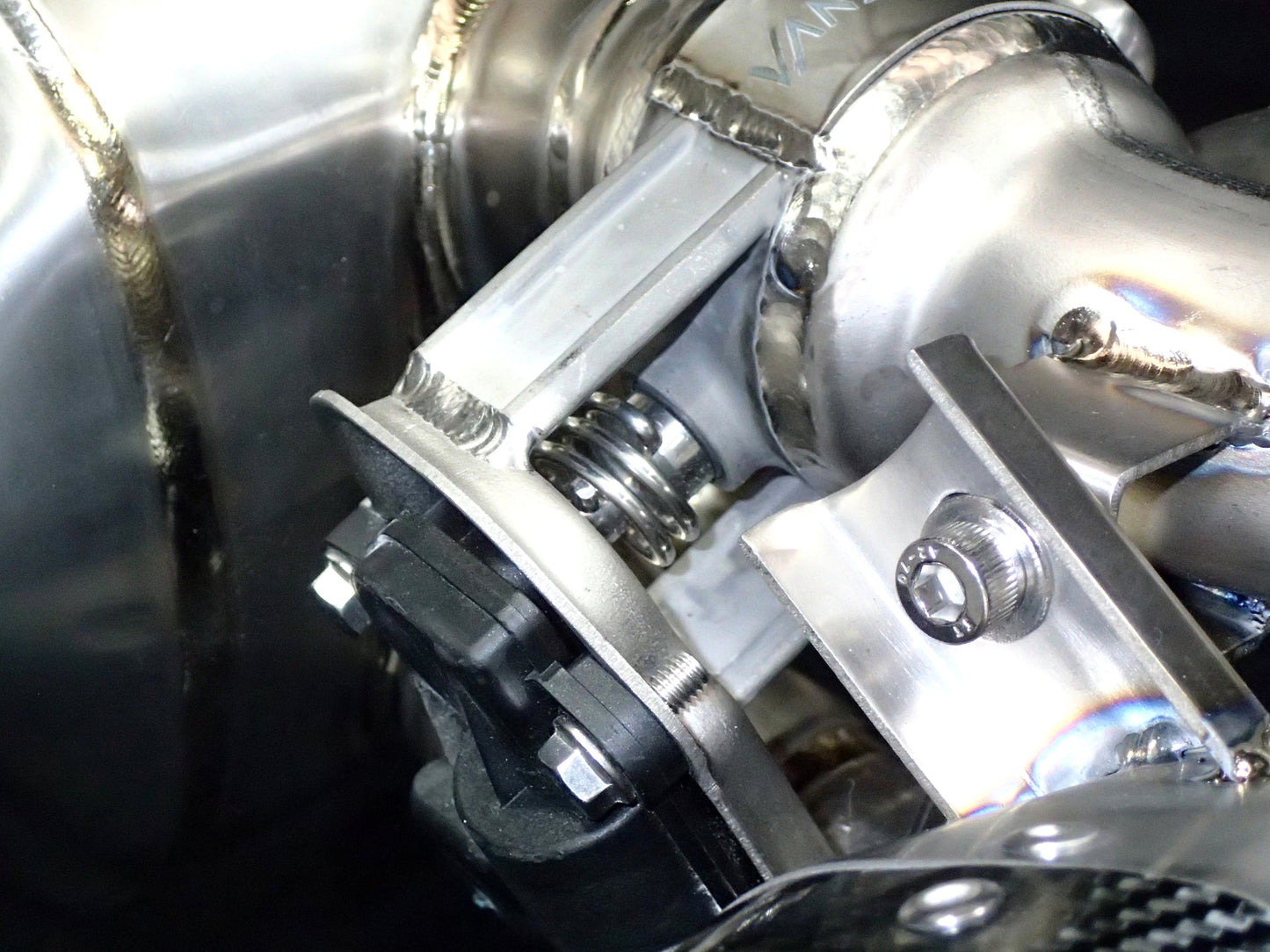 TRIUMPH ROCKET 3 R & GT STEALTH E-VALVE TITANIUM SLIP-ON MUFFLERS