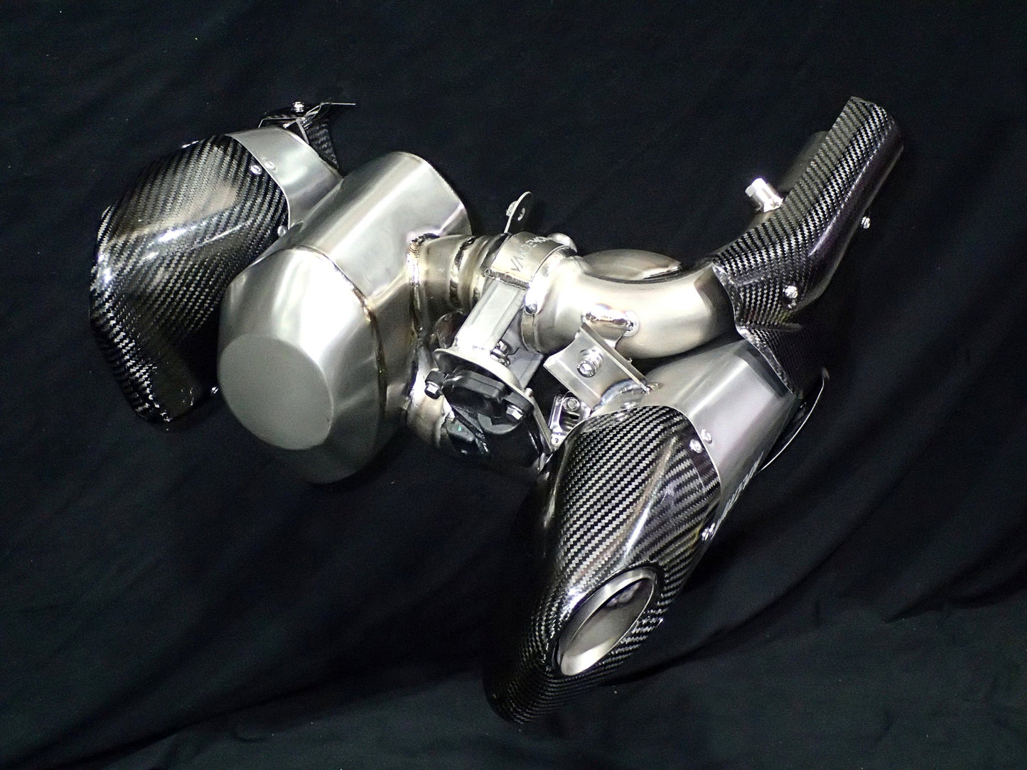 TRIUMPH ROCKET 3 R & GT STEALTH E-VALVE TITANIUM SLIP-ON MUFFLERS