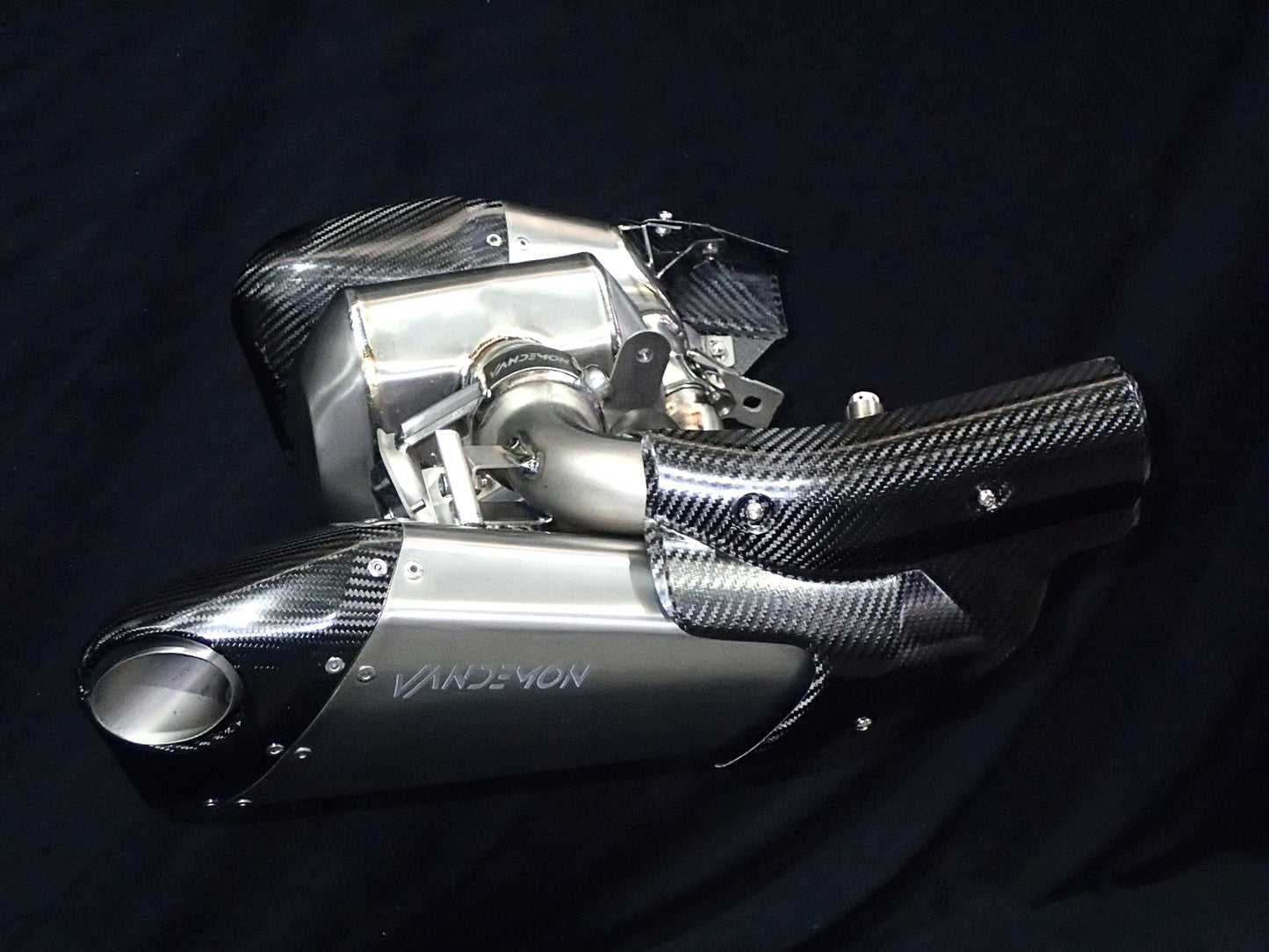 TRIUMPH ROCKET 3 R & GT STEALTH E-VALVE TITANIUM SLIP-ON MUFFLERS